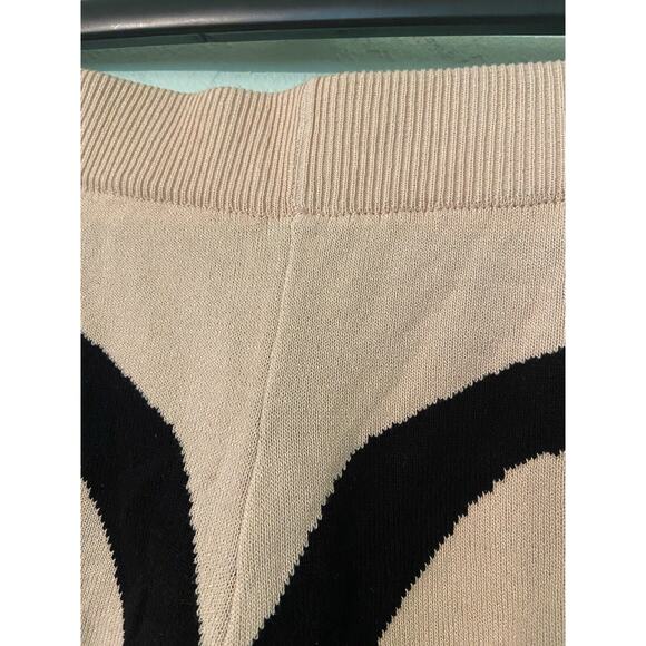 Women Large Knit Stretch Shorts Tan Black Super Cute and Soft - Picture 2 of 3